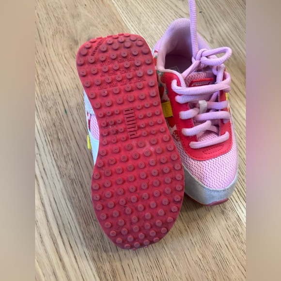 Girls 13 Puma shoes - Picture 4 of 6